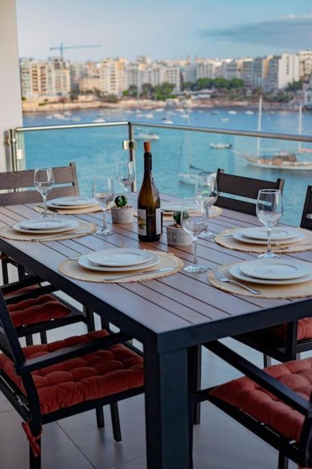 Seafront Two Bedroom Apartment Saint Julian's 外观 照片
