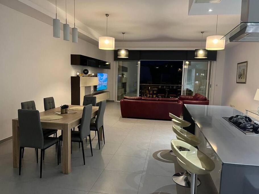 Seafront Two Bedroom Apartment Saint Julian's 外观 照片