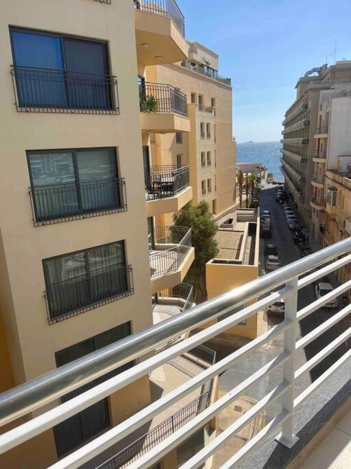 Seafront Two Bedroom Apartment Saint Julian's 外观 照片