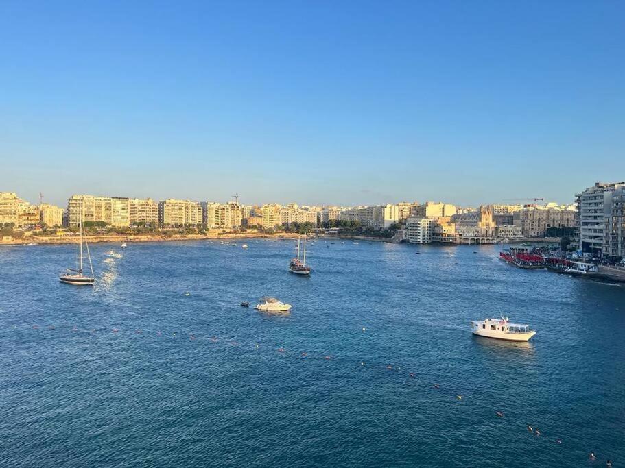 Seafront Two Bedroom Apartment Saint Julian's 外观 照片